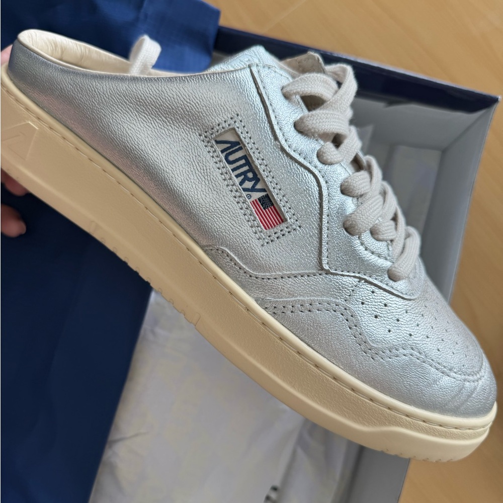 Autry Women's Silver Sneakers
